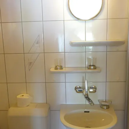 מלון Landgasthof-hotel Adler *