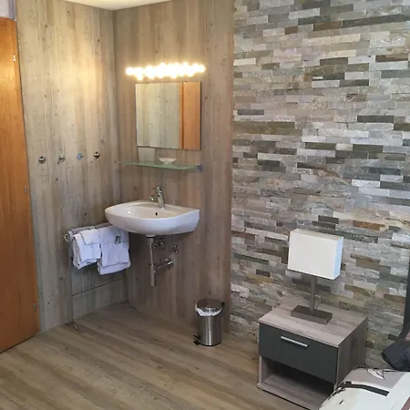 מלון Landgasthof-hotel Adler לנגנאו